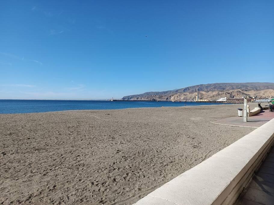 Ferienwohnung Estupendo Piso Renovado A 30 Metros De La Playa Almería Exterior foto